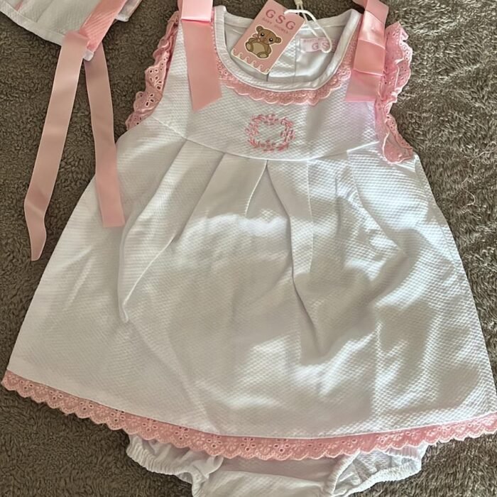 Conjunto 3 piezas. Jesusito, braguita y capota